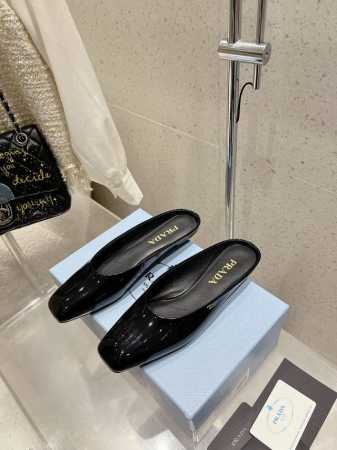 prada 普拉达 25Ss早春新款 绝美方头平底拖鞋 时尚界久违的极简之美 经典时尚配色 毫不费力的优雅风来袭 时髦 精致 绝美 方头 开边珠外穿时尚气质简约 - 点击图像关闭