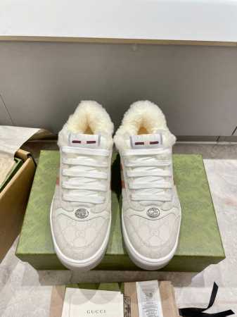 出 。Gucci羊毛版小脏鞋秋冬新品。原版购入完美复刻！ 秋冬升级羊毛里 size： 35-40 原版TPU双色大底 区分市场的橡胶底。 面料：头层牛磨砂搭配正 - 点击图像关闭
