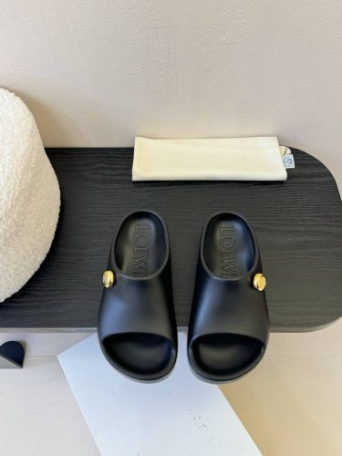 loewe 罗意威 25Ss春夏新款 paulas限定 拖鞋 超轻拖鞋 超舒服 可湿水 去沙滩穿超合适的 颜值也很高 高度2Cm那样 夏季必备款 橡胶发泡一体成