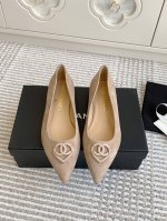 单鞋代购级CHANEL小香2025春夏新款，中古系列时尚爱心双C浅口尖头后空凉鞋 单鞋上脚就是有那种说不出来的气场，一秒击中小心心经典又优雅非常淑女的一款，符合