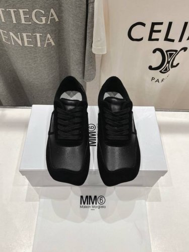 高版本出厂 Maison Marginal MM6马吉拉25ss早春新款米奇德训鞋休闲 苹果分趾的头型设计、整体鞋子看着呆萌！可爱的米奇德训鞋，上脚巨巨巨舒服！