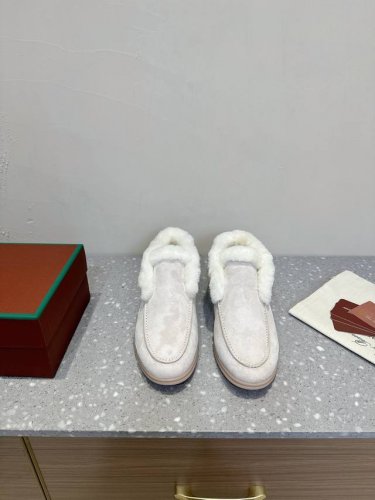 男码+10 下单3-5天出货 Loro Piana 诺悠翩雅 24ss秋冬新款 高邦 乐福鞋 低调又奢华的乐福，深受欧美各大明星追捧，上脚超级柔软舒适，走两万步