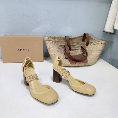 高品质出厂 ！小众潮牌 Lemaire 25春夏走秀新款绝美玛丽珍芭蕾舞鞋绑带平底、粗跟中空单鞋凉鞋！上脚真的超级舒适 低调简约又不失高级 随意慵懒 小鸡黄色也