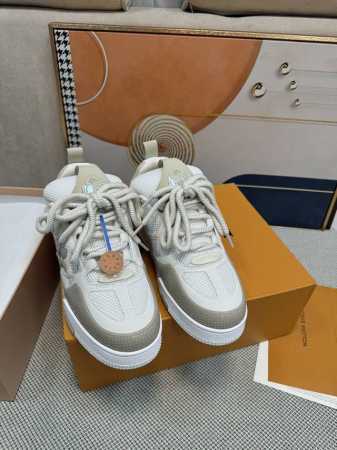 面包鞋 升级版 LV-路易-威登 PK市场一切版本 情侣款 走秀新款 篮球板鞋 代购品质 原版1：1开发复刻！！上脚非常舒适 做工精细 鞋面由意大利进口小牛皮拼 - 点击图像关闭