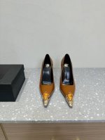 Saint Laurent 圣罗兰 25ss春夏新品 宝石尖头高跟鞋 凉鞋 单鞋 优雅大气高跟 淡淡的夏日里怎么少得了一双仙 各种小搭配起来 完全不挑脚型哦 通