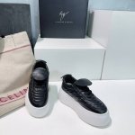 高品质出厂 ！顶级品质Giuseppe Zanitti 24ss秋冬新款gz 厚底 小白鞋 休闲运动鞋！这款运动鞋延续经久不衰的轮廓，是新款经典单品。采用牛皮革