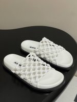 Jilsander 吉尔桑达 25S春夏新款 渔网编织绳结镂空拖鞋 非常新颖的设计，让人眼前一亮！夏日氛围感渲染十足！鞋面采用超级软且坚韧的皮革编织而成，采用镂
