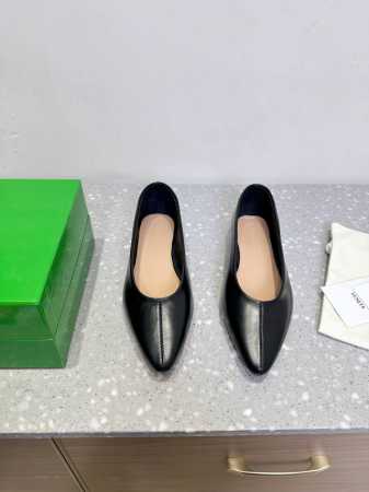 Bottega Veneta 葆蝶家 25Ss春夏新款 平底 单鞋 bv是当今时尚圈翻身最成功的品牌 除了包款卖翻天外 葆蝶家的鞋履也不容忽视 小贾斯汀的太太H - 点击图像关闭