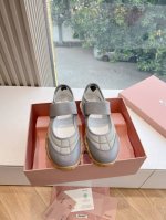 所见即所得G086Miu Miu 25Ss 春夏新款走秀Miumiu 德训 休闲鞋秀场工艺来自Miu Miu系列的细节特写 新季的潮流此刻挚爱的概念，多元对撞，