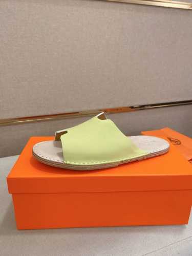 工厂P价 重金打造 爱玛仕 进口头层牛皮，高端1:1开模定制，原版升级版大底，更轻便，防滑。市场顶级品质，众多明星亲身演绎，时尚主打潮流，百搭爆款，简单不失品味