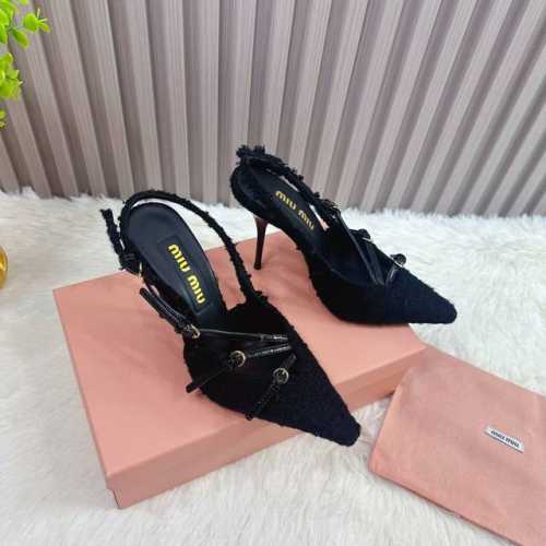 工厂 2025 新款新品 MIU MIU 全新超美装饰搭配,时尚淑女气质十足 双色拼接 又不乏美艳色彩,外侧附带弹力象巾 上脚非常方便意大利引进的原版楦头是最新