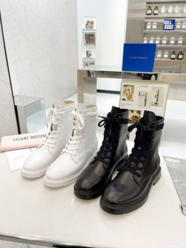 秋冬新款Stuart Weitzman最佳伴履，杨幂明星同款 SW的每一款靴都成了永恒经典款 面料 牛皮 内里：进口黑色山羊里 垫脚：杏色羊皮 跟高3.5cm