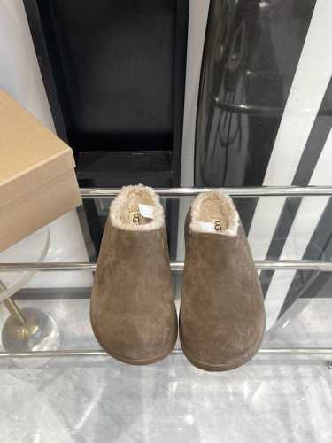 UGG 24ss 秋冬季人手必备单品雪地靴 搭配系数也是百分百 炸好看 比较设计的款，随心所欲 雪地靴显腿细 百搭单品 时尚感十足穿上气场爆涨 瞬间拉长腿型 鞋