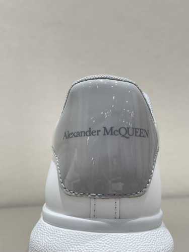 专柜新款 春夏火山灰漆皮风 羊里 女款 男款 顶级高端版本Alexander Mcqueen 亚历山大麦昆 Ss 新款 阔型运动鞋小白鞋休闲鞋新色 后尾巴真的是