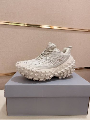 工厂价： 此款偏大 Balenciaga 巴黎世家 10Xl 复古老爹鞋 专柜同步包装 原装大盒 一切百分百还原最新官方配置 区分市面所有版本 原档案原楦数据开