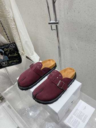MaisonMargiela 马吉拉 MM6 勃肯拖鞋 不容错过的时尚单品 简单又有格调的美 跑量扛把子，分趾必入单品 时尚减龄神器 随性率真的感脚简单高级的设 - 点击图像关闭