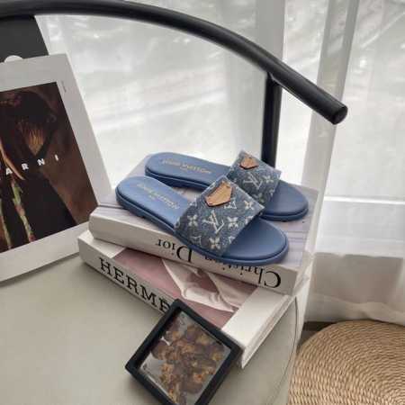 橙子出厂价p louis Vuitton 路易威登 春夏新款 Lv牛仔布平底拖鞋 休闲凉拖 码数 35-41 - 点击图像关闭