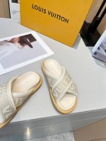 新色情侣款 驴家系列凉鞋 米白丶 黑丶 灰 最新款-- Louis Vuitton 路易威登 最新时尚休闲拖鞋～ 代购级当季最新潮品 众多博主纷纷种草，入购原版