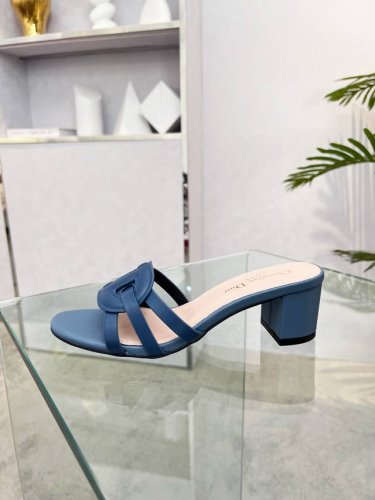 Dior 橡胶底 真皮底 跟高5Cm 编号1113-12 码数35-43 42.43定做不退换 头层牛皮面 羊皮里羊皮垫脚 这款 D-Club 凉拖是二零二五秋