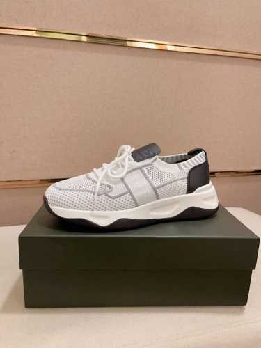 工厂价: 新款 Berluti 伯尔鲁帝 潮流新款上市 官网同款 专柜品质 原版搭配 精选头层小牛皮飞织面料。舒适透气真皮垫脚 做工精细 用料上层 100%纯牛