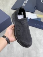 工厂p价p 实价 迪奥Dior Chrono 高版本飞织鞋 2025新品，以白色和黑色飞织系列 两侧饰以电脑打印 Cd 标志、鞋舌上的星星补丁和鞋跟的 Dior