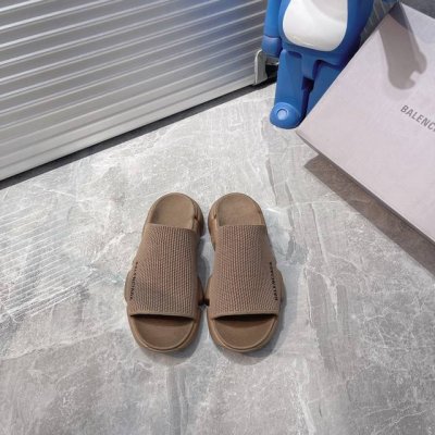 出厂 Balenciag* 巴黎世家拖鞋 升级版推出Speed 2.0 版本全新袜子鞋拖鞋 原厂货 绝非通版 2.0版的袜子部分可以把脚背和脚踝完全包裹起来 鞋
