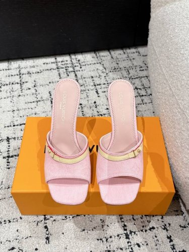 村上隆 Takashi Murakami X Louis Vuitton 25 6Am 方头露趾 高跟 一字拖 很难不怀疑是不是借鉴了唐朝的唐三彩作为基础，创新