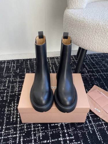 代购级 miu miu fw24 new arrival～ 缪缪 24ss 秋冬新款厚底短筒裸靴 简约鞋面点缀 高级感满满 上脚超级有型～酷酷的非常帅气好看，时