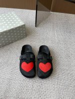Birkenstock 博肯 25Ss早春新款 爱心 勃肯 包头拖 这两个品牌刚出联名我就心动了 代购找很久才买到货 真的一鞋难求 真的超级好看，姐妹们给我冲