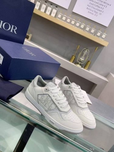 橙子出厂价p 男码+10 dior 迪奥 B27系列 运动鞋 滑板鞋 休闲鞋 情侣款 低帮# 这款运动鞋是该系列新品 延续经典款式 Cd Icon 造型的鞋带孔