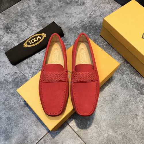 Tods 男士豆豆鞋 纯手工 专柜同步新款 高端品质 磨砂皮杏色牛里.原版包装。尺码38-45。