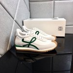 出厂价Pp： 高版本顶级品质， Loewe 罗意威阿甘鞋 早春新款休闲运动鞋男女码情侣款 面料：反绒牛皮+降落伞防水布+头层牛皮 内里：牛皮+牛皮垫脚 尺码：3