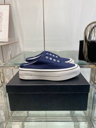 顶级品质 小香25Fw隐藏中古款帆布鞋 半拖款 Vintage感满满 中古复刻款 帆布鞋适配春夏 黑白拼接就很Chanel 配合袜子就很复古学院的感觉 码数 3