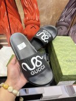 高版本Gucci高端情侣拖鞋 鞋面材质Eva技术 压印品牌Logo Eva发泡私模大底 细节完美 尽显大牌风范 休闲宽松舒适型 高品质精品 必入收藏款哦 siz