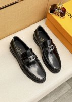 商品商标：LOUIS VUITTON 路易威登 休闲皮鞋 正码码数: 38-44 45订制 商品材料：精选 进口头层开边珠牛皮鞋面+奢华五金扣，进口头层牛皮内里