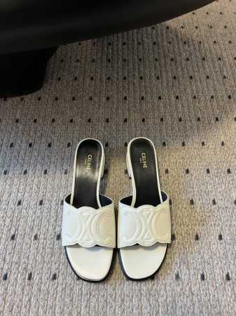 顶级品质 Celin* 赛琳早春春夏新品凯旋门罗马粗跟拖鞋 非常高级的一款凯旋门设计极具品牌辨识度，超级好看百搭，好少女 鞋面：进口漆皮 内里：进口山羊皮 大底 - 点击图像关闭