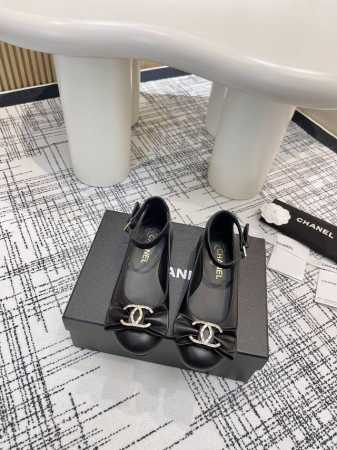 顶级版本 Chanel香奈儿 2024专柜顶级蝴蝶结水钻玛丽珍单鞋 这款经典设计；不平凡的水钻蝴蝶结拥入了多种配色元素 多元化混搭非常好看百搭，上脚非常轻巧 舒 - 点击图像关闭