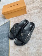 工厂P Lv 路易威登 25Ss春夏新品拖鞋 主打最新款 硬货上新 代购级别 高级感十足 国内外博主刷爆的一款 复古又时髦 上脚美炸了 官网主推款 春夏必备 鞋