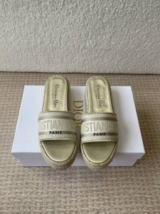 dior 迪奥 25Ss 春夏新款 Ivieta Dway 渔夫一字拖鞋 Cd字母Logo立体刺绣厚底圆头露趾拖鞋 原版开发市面顶级版本，脚感柔软细腻，舒适度极
