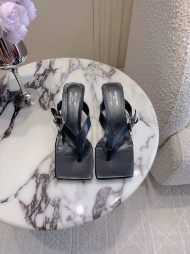 矮跟 高跟 Balenciag*新款方头高跟拖鞋 甜酷Girl的最爱 上脚真的太辣了 辣妹必备 鞋面牛皮 原版开模五金 内里垫脚羊皮 意大利真皮大底 跟高 5C