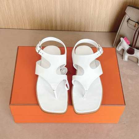 出厂价p Hermes Karen 凉鞋系列 时尚又百搭 超级舒服 每个细节都做到极致 面料牛皮 内里混种羊皮 独家开发五金鞋扣 大底 原版真皮沿条大底 siz - 点击图像关闭