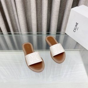 celine塞琳 25Ss 春夏新款拖鞋 凯旋门英伦风平底微标拖鞋 简约大气时髦 耐看不过时 是时尚圈永不退潮的经典所在 复古的英伦风格 让你穿出不一样的气质
