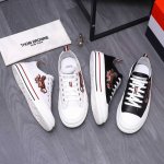 商品商标：Th0M Br0Wne 汤姆布朗 休闲鞋 正码码数: 38-44 商品材料：精选牛皮缝贴绣花鞋面 羊皮内里 橡胶大底