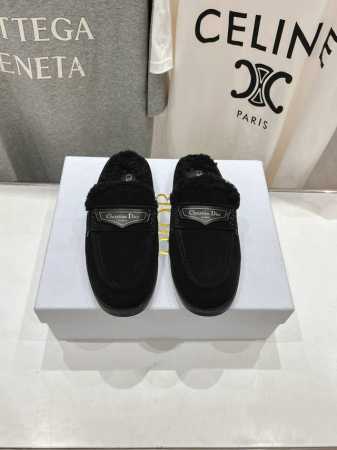 高版本出厂 Dior*迪奥D家24ss秋冬新款毛毛乐福鞋～顶级品质 购入原版，精心打造、只为复刻原版一致、版型超正。各大明星网红纷纷种草的一款美鞋、上脚舒适百搭 - 点击图像关闭