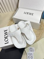 出厂 男+10 情侣款 罗意威 Loewe开春新款 凉拖鞋 Ease三连花瓣头 全皮包裹博肯鞋 羊皮材质 舒适度极高 非常具有辨识度 美貌与实用并存舒适而不单调
