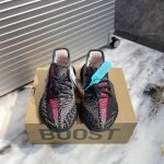 出厂340 黑红天使 款号：5190原厂级 Adidas Yeezy 350 官网同步 德国“Basf”巴斯夫原料，阿迪达斯指定“宜丰”发泡厂原底；2、阿迪达斯