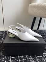 代购级 JIL sander 小众潮牌 24春夏超现代主义水晶透明跟尖头系列单鞋后空凉鞋！这款现代风格凉鞋醒目吸睛，微风轻轻吹过，脚下的每一步都应该轻盈而自在。
