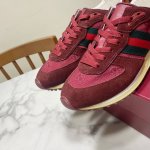 酒红 Gucci 古奇 最新Re-Motion系列运动鞋，撞色拼接设计，时尚新颖，可拆卸可调节踝部绑带 鞋面为羊京 帆布，后脚跟为水染羊皮，注塑一体乳胶垫，超轻