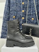 厂价 Celine｜赛琳24秋冬新品厚底踢不烂马丁靴！ 上脚超级帅气超级酷！秀气又不失帅气。配牛仔裤绝绝子绝对是今年秋冬必火的一款单品！ Go 材质： 鞋面定制