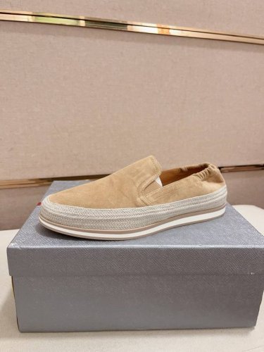 工厂P价 高版本 高品质新款Prada 普拉达 专柜同步上市， 新款男鞋、面料精选高科技滴胶工艺制作而成。内里:全牛皮内里。高端气垫开模防滑橡胶大底，精美线条、